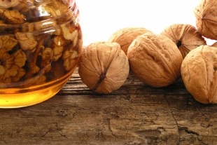 Walnuts and infusion